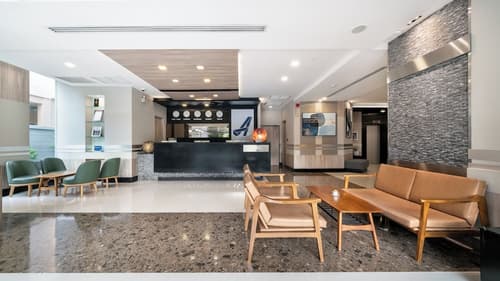 Adelphi Suites Bangkok, Reception