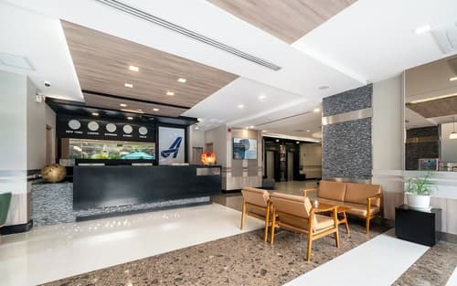 Adelphi Suites Bangkok, Reception