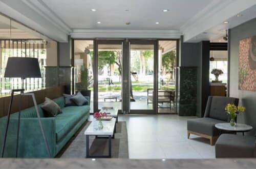 Portal Plaza Suites, Reception