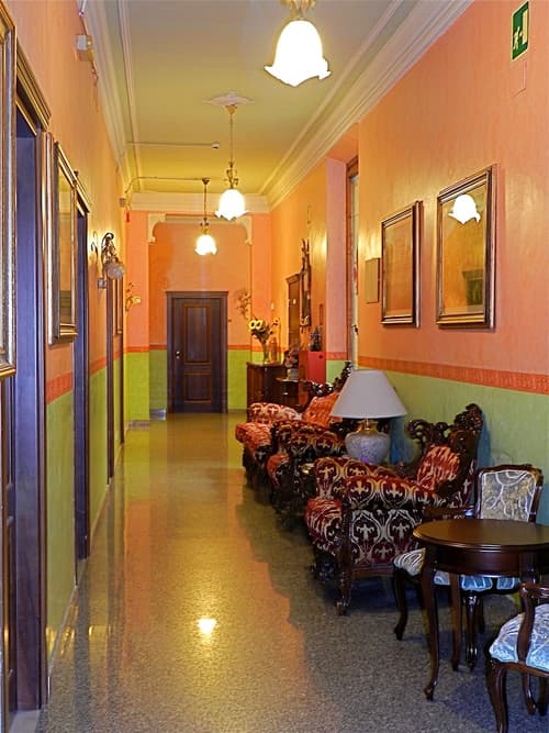 Hotel Desirée, Lobby sitting area