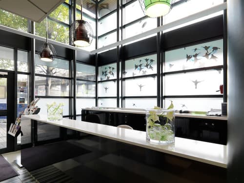 Hotel Reseda, Interior entrance