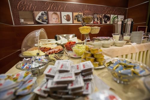 City Home Budapest, Food and drink