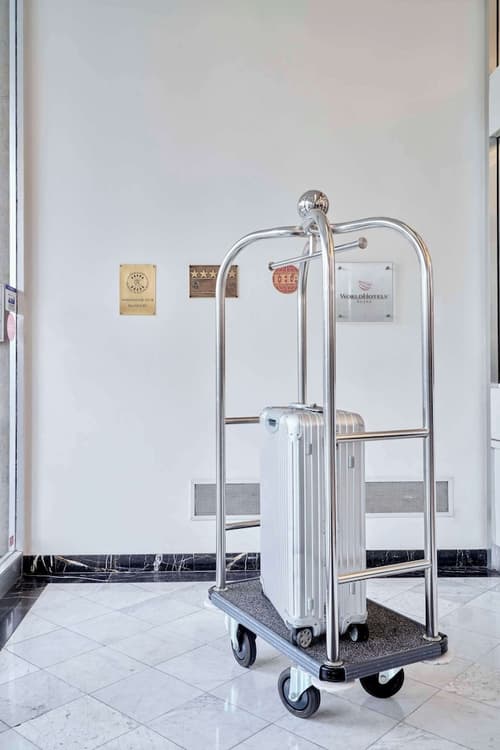 Flemings Selection Hotel Frankfurt-City, Interior entrance