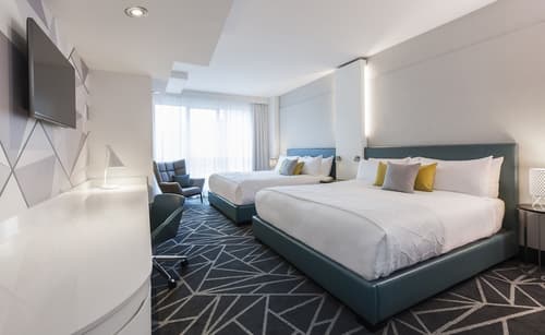 Warwick Le Crystal - Montréal, Room