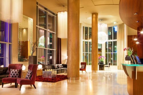 Warwick Le Crystal - Montréal, Lobby