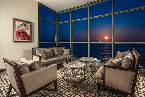 Charisma De Luxe Hotel, Lobby