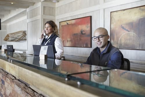 Hotel Costaustralis, Reception