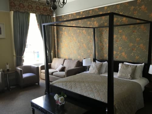 The Salisbury Hotel, Primary image