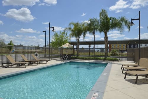 Hampton Inn & Suites Bakersfield North-Airport, Pool