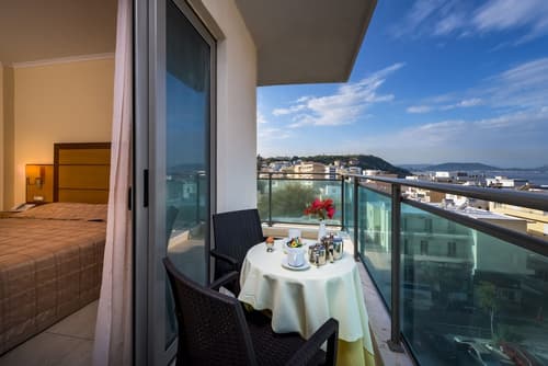 Manousos City Hotel, Balcony