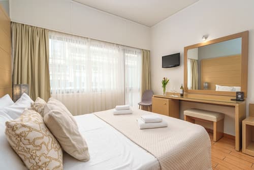 Parnon Hotel, Room