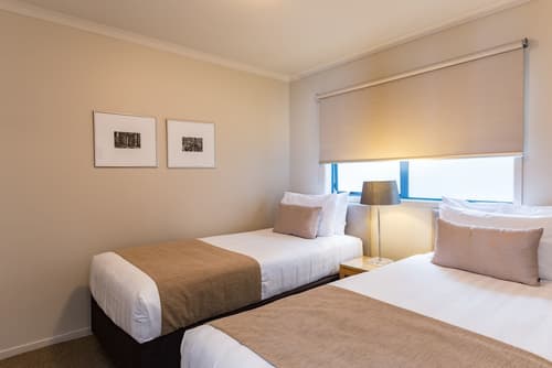 Blue Pacific Quality Apartments, Room