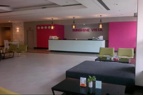 Sunshine Vista, Lobby
