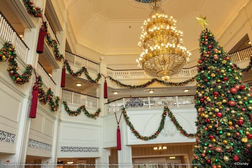 Hong Kong Disneyland Hotel, Lobby