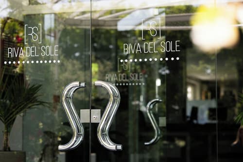 Riva del Sole, Primary image