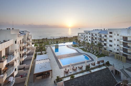 Capital Coast Resort & Spa, Outdoor pool