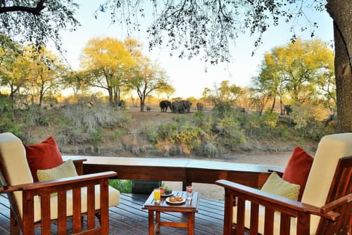 Imbali Safari Lodge, Terrace/patio