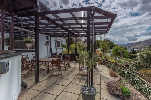 Guisachan Guest House, Property grounds