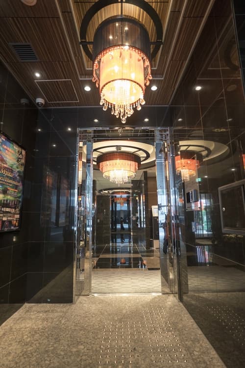 APA Hotel Akihabaraeki Denkigaiguchi, Interior entrance