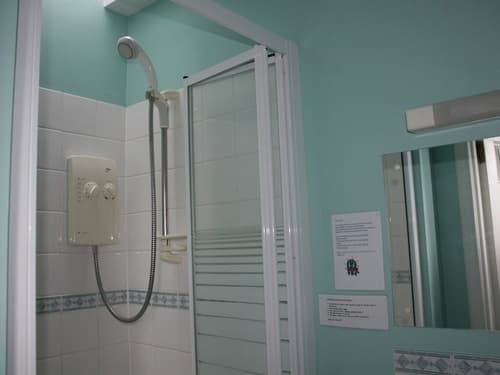 Airdenair Guest House, Bathroom