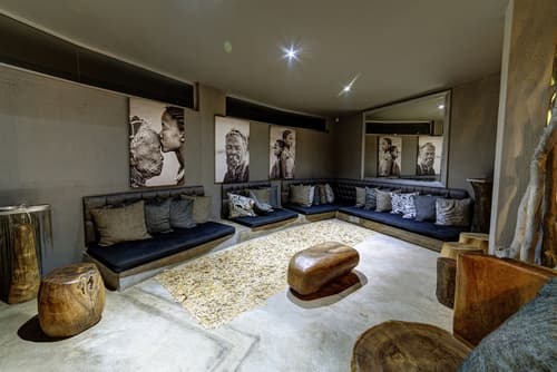 Naankuse Lodge, Lobby sitting area
