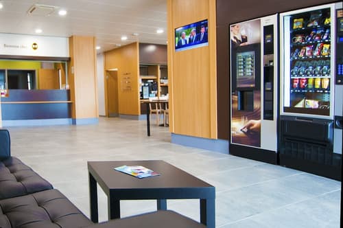 B&B HOTEL LA ROCHELLE Beaulieu Puilboreau, Interior entrance