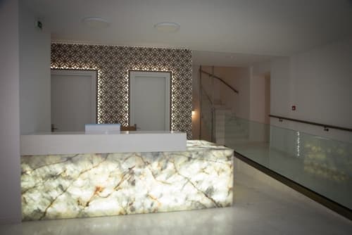 Zephyros Hotel, Reception