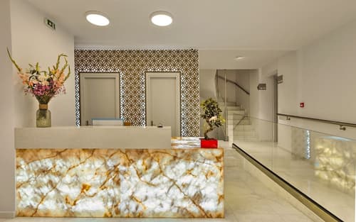 Zephyros Hotel, Reception