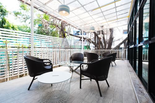 P Plus Hotel, Lobby sitting area