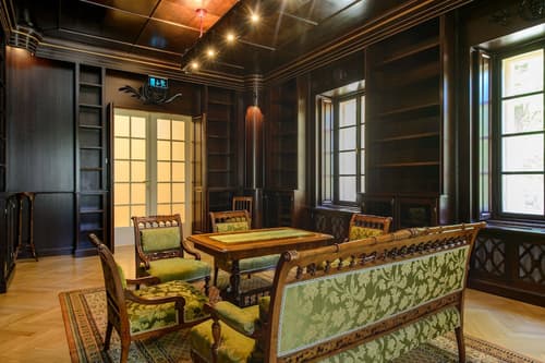 Klebelsberg Kastély, Lobby sitting area