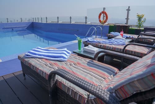 Ramada Encore by Wyndham Kuwait Downtown, Outdoor pool