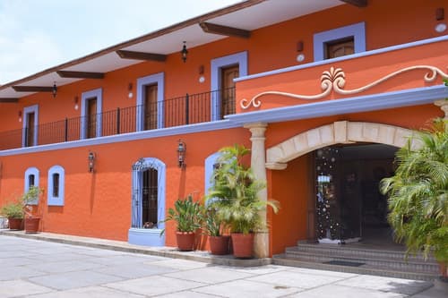 Hotel Santa Helena Plaza, Front of property