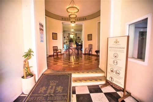 Hotel Merida, Interior entrance