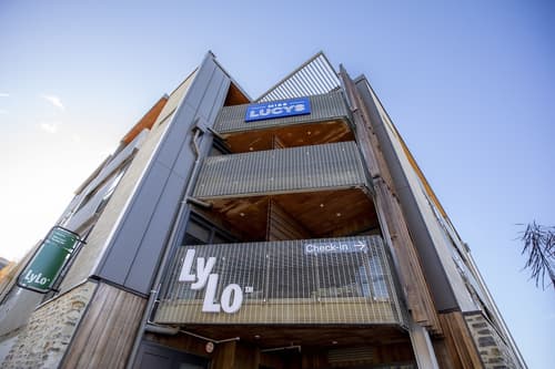 LyLo Queenstown, Front of property