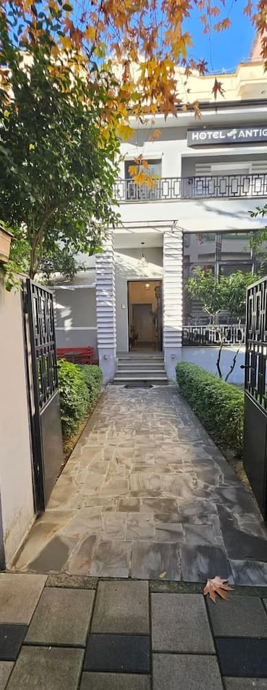 Hotel Antigone, Front of property