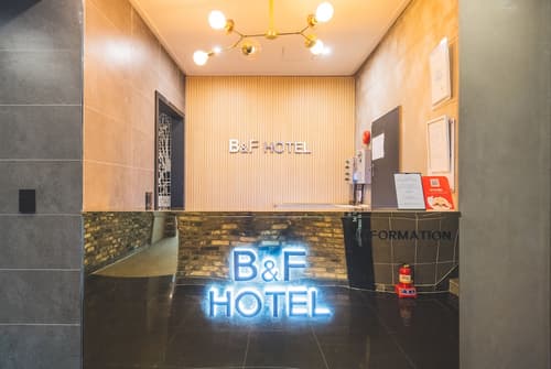 B&F Hotel, Reception