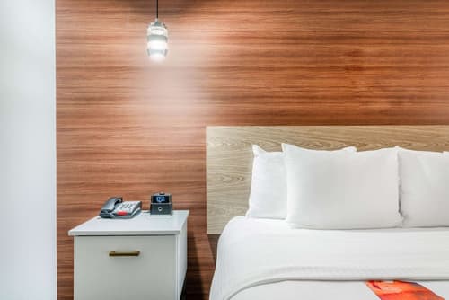 La Quinta Inn & Suites by Wyndham Oklahoma City Airport, Room