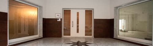 Trip Room & Breakfast, Interior entrance