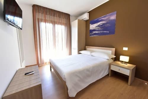 Trip Room & Breakfast, Room