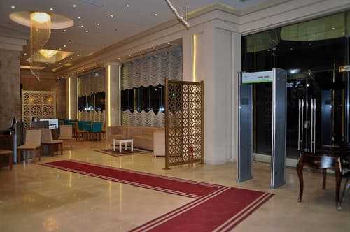 Cleopatra Hotel, Interior entrance