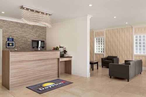 Days Inn by Wyndham 100 Mile House, Reception