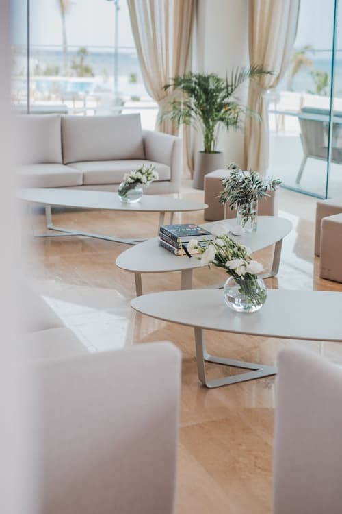 Lebay Beach Hotel, Lobby sitting area