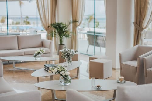 Lebay Beach Hotel, Lobby sitting area