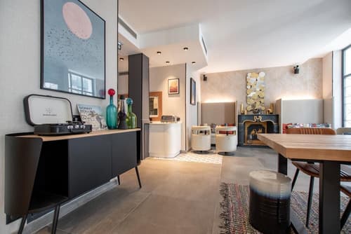 Hôtel de l'Espérance, Lobby sitting area