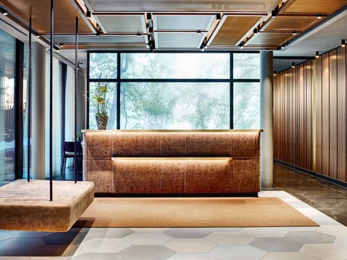 Stage 12 Hotel by Penz, Reception