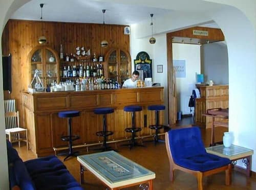 Oasis Hotel, Bar (on property)