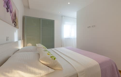 Olive Tree Apartments, Room