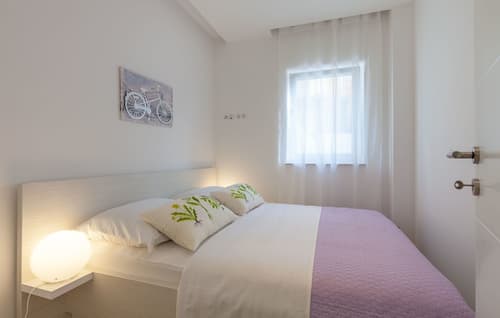 Olive Tree Apartments, Room