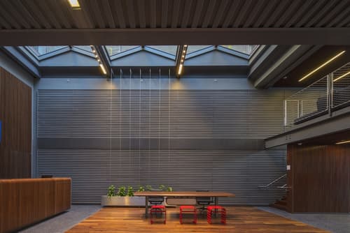 Pod Brooklyn, Concierge desk