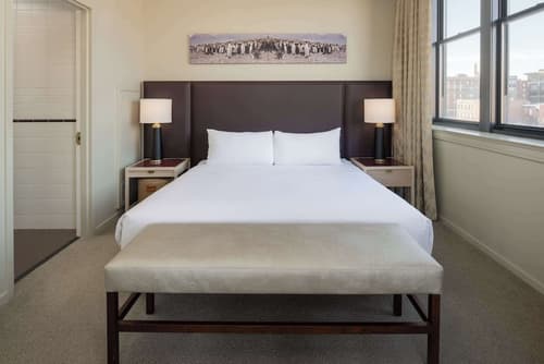 Hotel Savoy Kansas City, Tapestry Collection by Hilton, Room